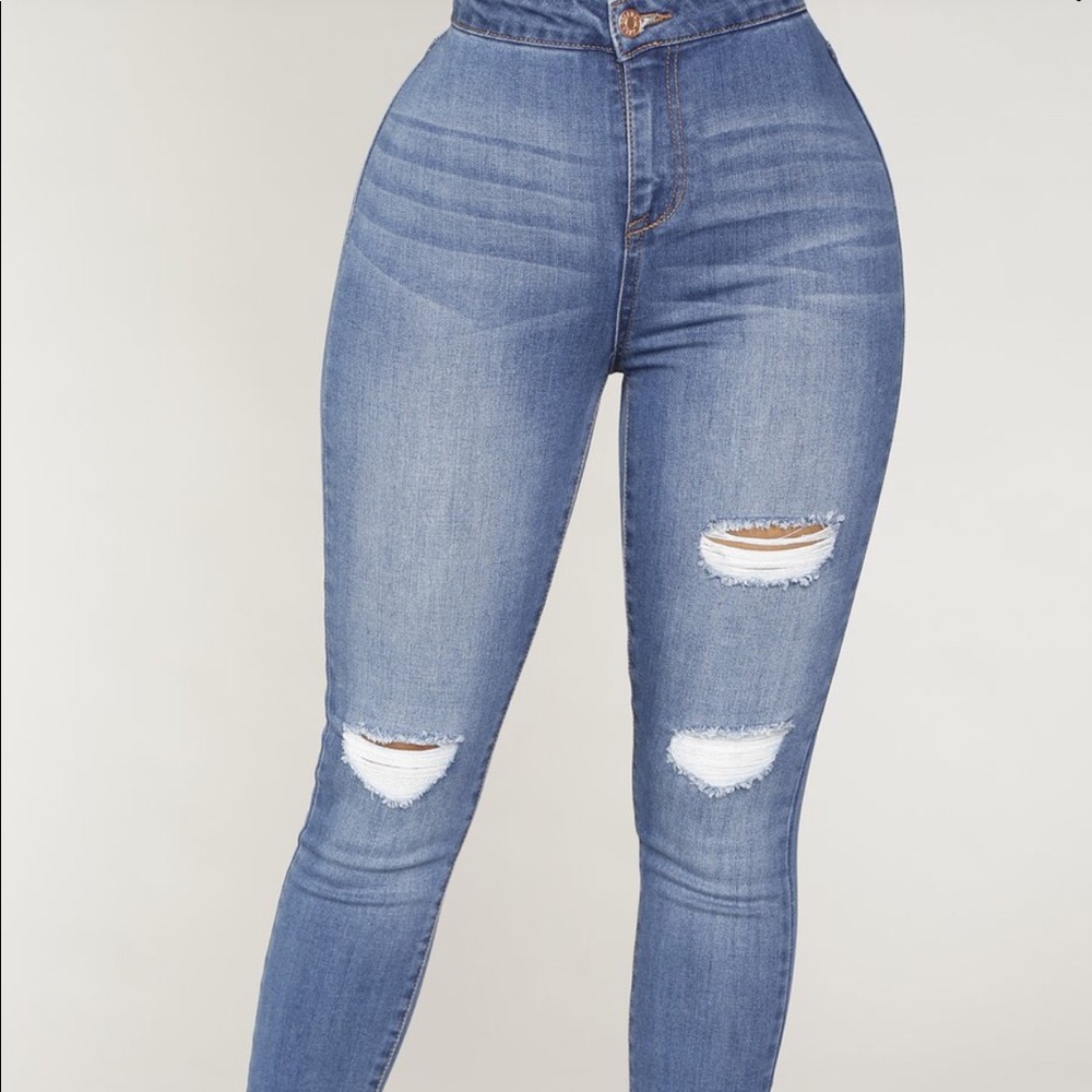 Distressed ankle jeans